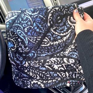 Vera Bradley Essential Mailbag Crossbody in Paisley Noir New Without Tags.